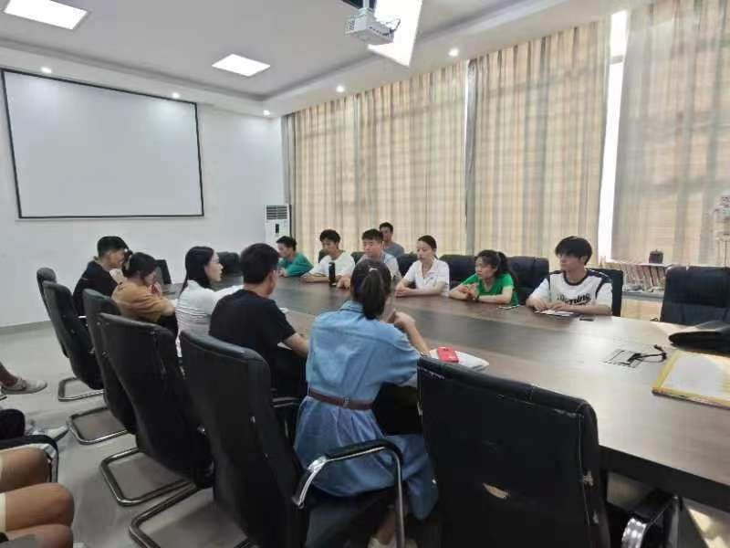 体育学院党支部召开党员学习会