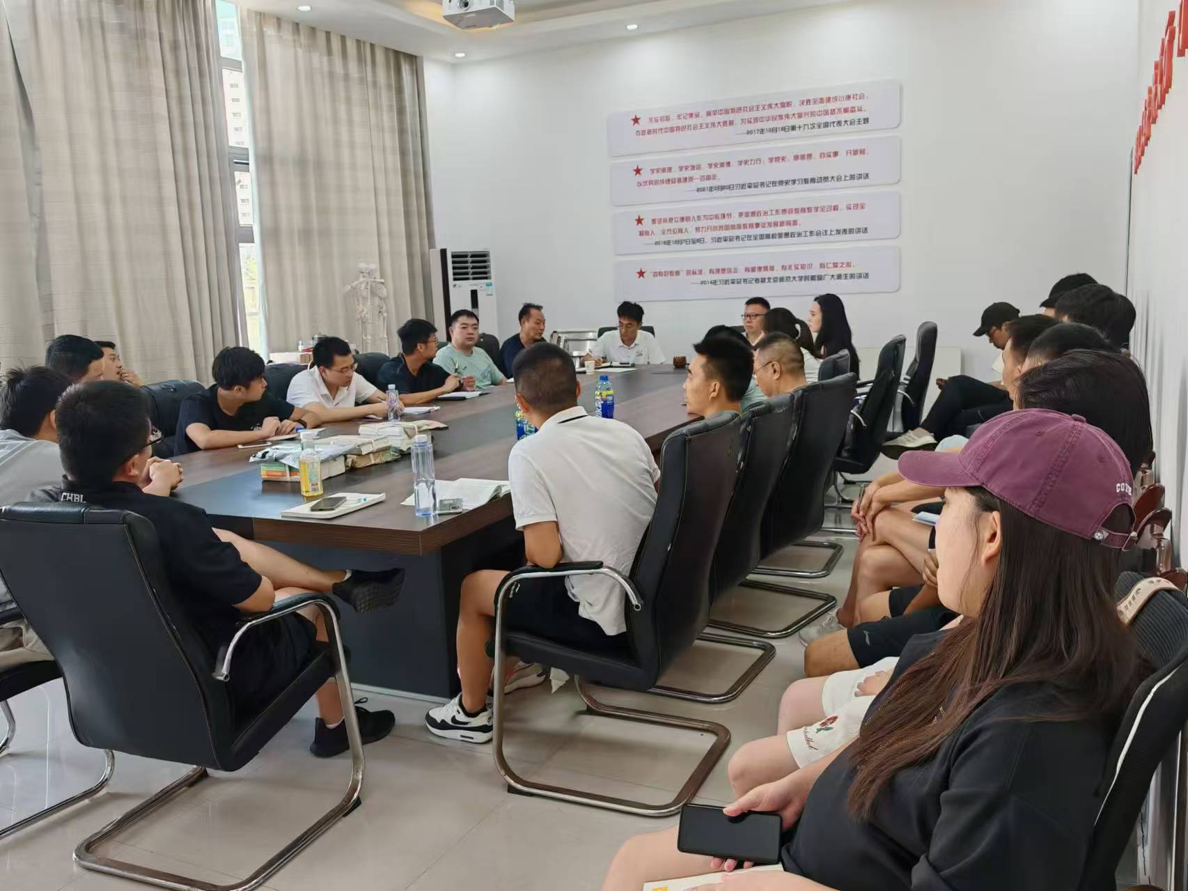 体育学院召开新学期教职工工作会议