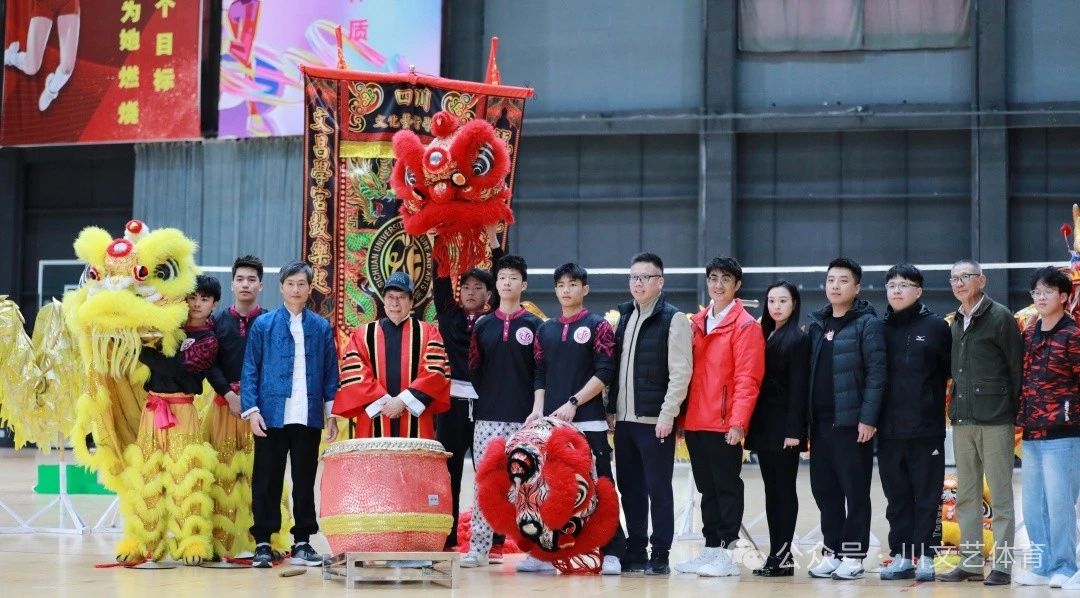 国际洪拳大师赵志凌访问我校